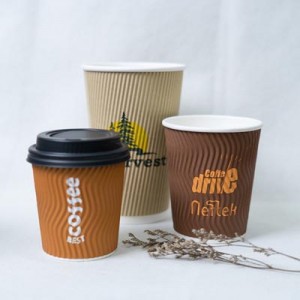 Персонализирани хартиени чаши за кафе по поръчка